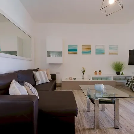 Modern Penthouse W/ Large Terrace * סליאמה