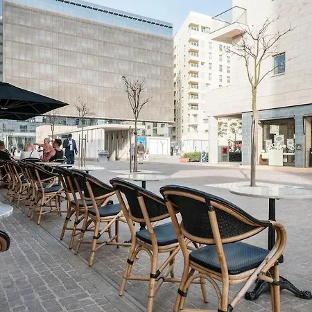 Modern Penthouse W/ Large Terrace דירה