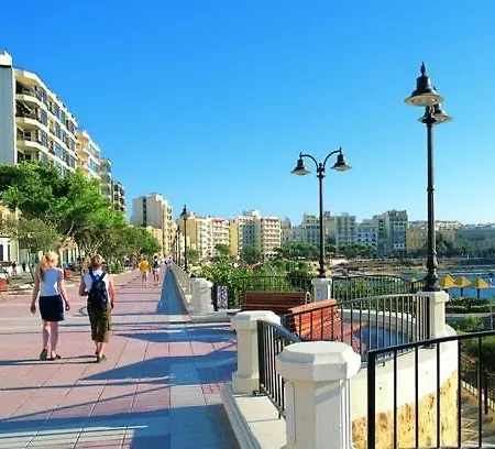 Modern Penthouse W/ Large Terrace * סליאמה