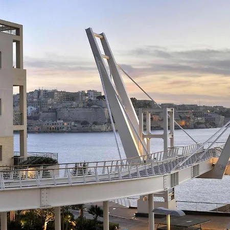 Modern Penthouse W/ Large Terrace *